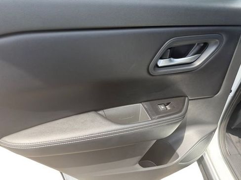 Used 2025 Nissan Rogue SV AWD/4WD image 11