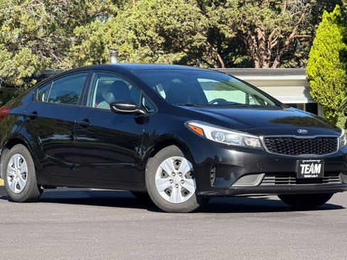 Used 2017 Kia Forte LX FWD image 2