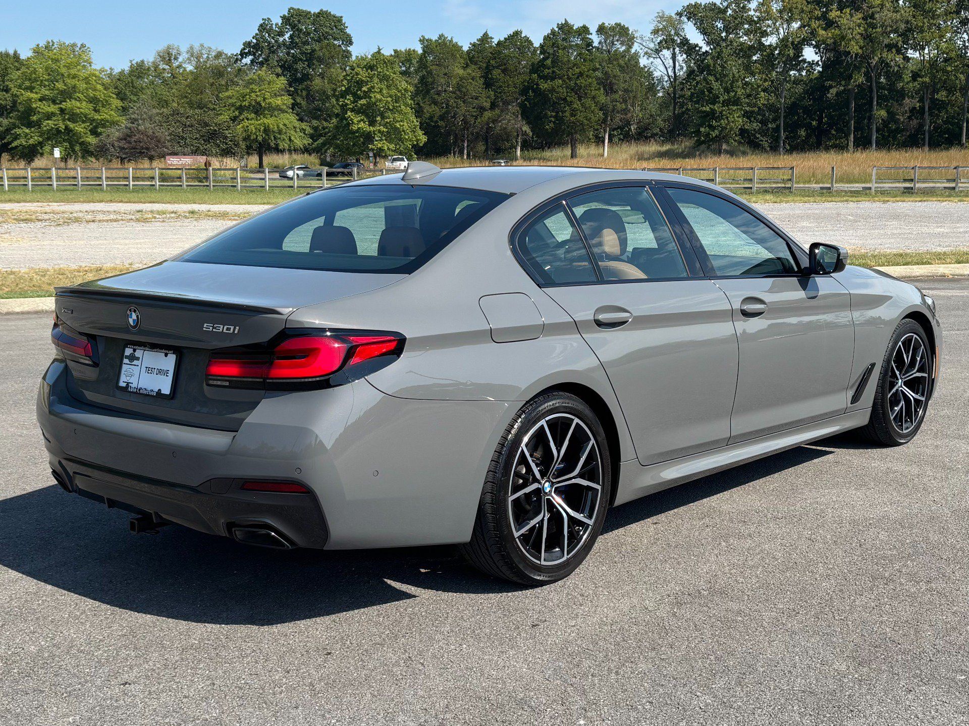 Used 2022 BMW 530i xDrive w/ M Sport Package AWD/4WD image 3