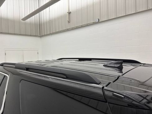 Used 2021 Chevrolet Traverse LT FWD image 14