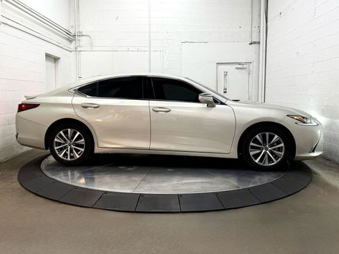 Used 2021 Lexus ES 300h w/ Accessory Package 2 FWD image 11