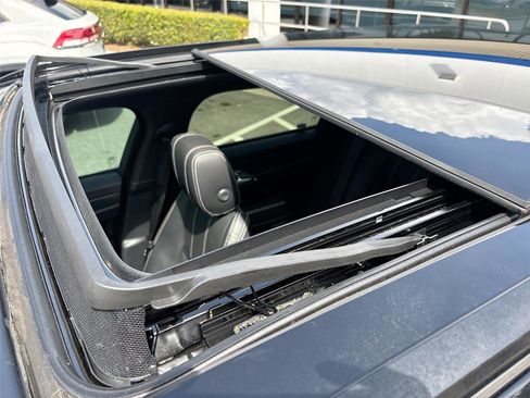 Used 2019 Land Rover Range Rover Velar R-Dynamic SE AWD/4WD image 23