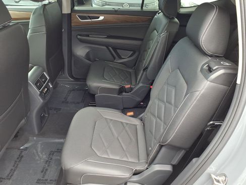 New 2026 Volkswagen Atlas SE image 10