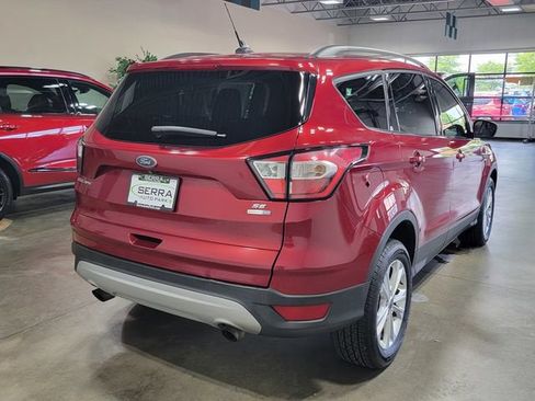 Used 2018 Ford Escape SE w/ SE Sync 3 Package AWD/4WD image 5