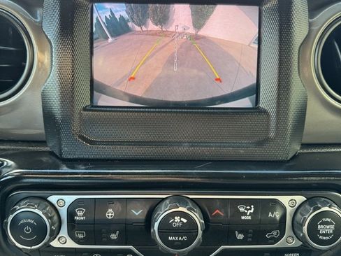 Used 2022 Jeep Wrangler Unlimited Sport image 18