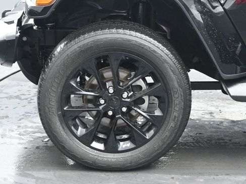 Used 2021 Jeep Wrangler Unlimited Sahara image 37