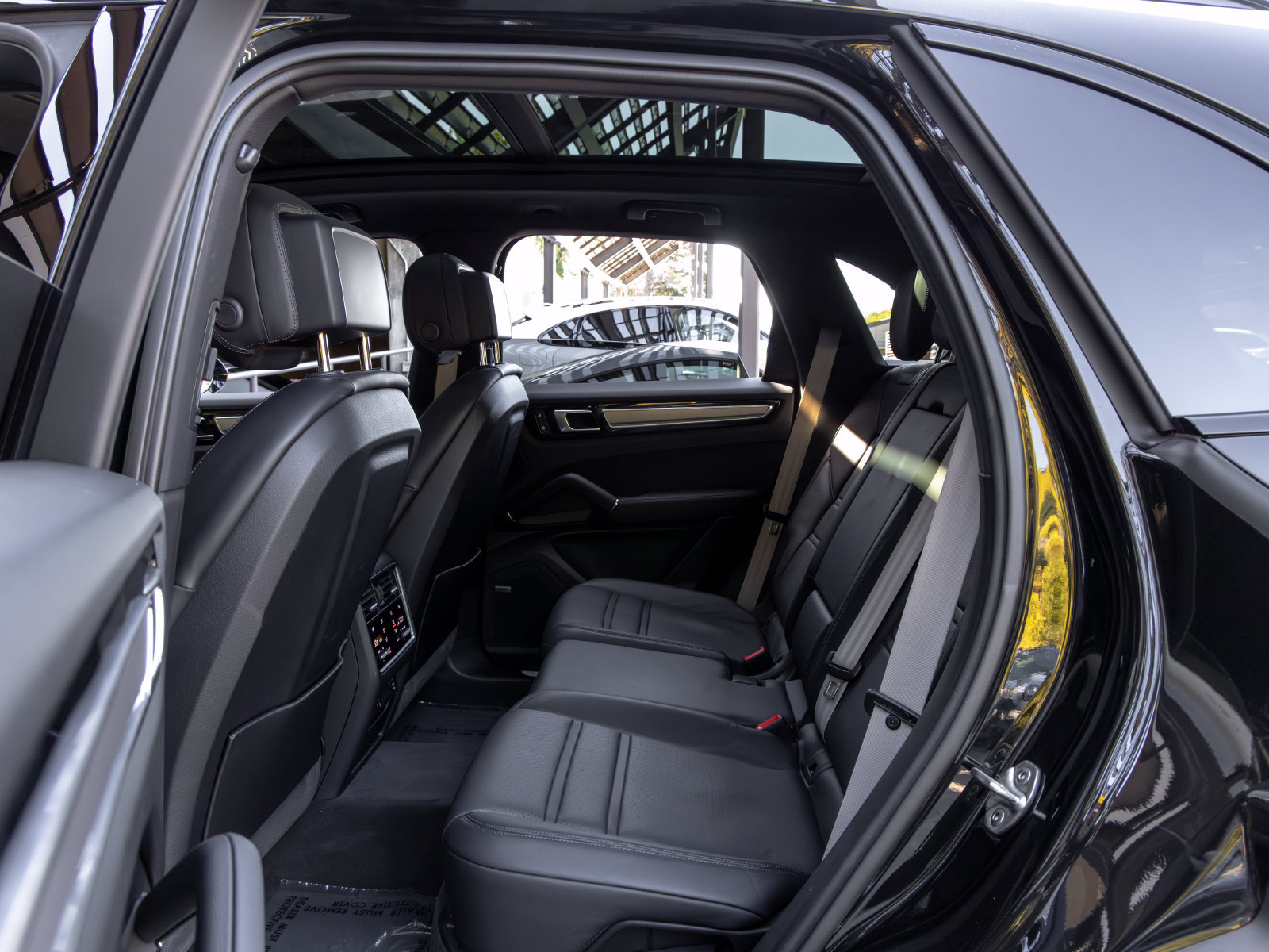 Used 2023 Porsche Cayenne S Platinum AWD/4WD image 46