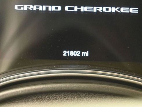 Used 2022 Jeep Grand Cherokee Laredo E AWD/4WD image 31