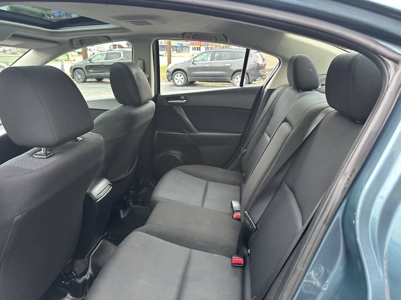 Used 2011 MAZDA MAZDA3 i Touring FWD image 15