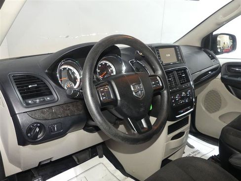 Used 2019 Dodge Grand Caravan SE w/ UConnect Hands-Free Group FWD image 21