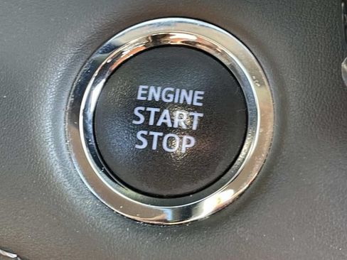 Used 2022 Toyota Highlander LE FWD image 29