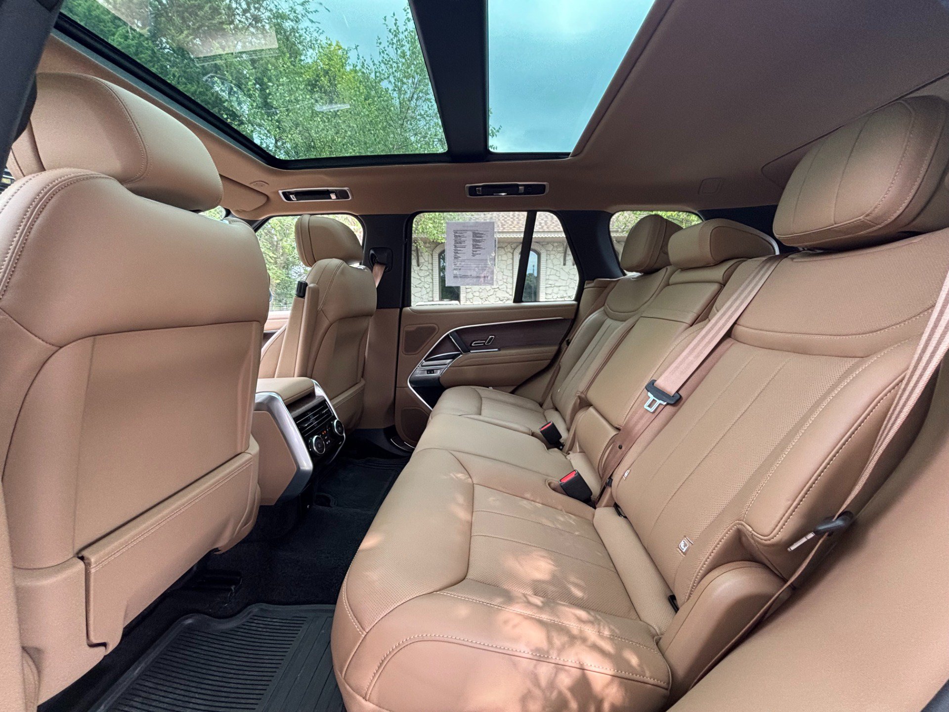 Used 2025 Land Rover Range Rover SE AWD/4WD image 15