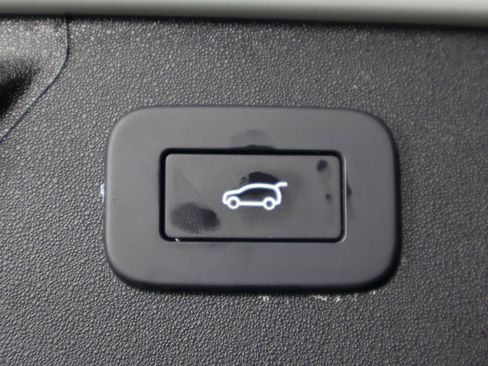 Used 2025 Land Rover Discovery Sport S image 15