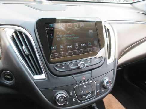 Used 2018 Chevrolet Malibu LT w/ Leather Package FWD image 23