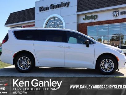 New 2026 Chrysler Pacifica Select