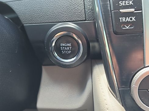 Used 2014 Toyota Camry XLE w/ Leather Package FWD image 26