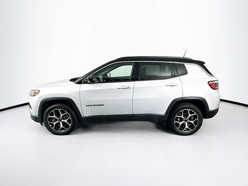 Used 2025 Jeep Compass Limited AWD/4WD image 4