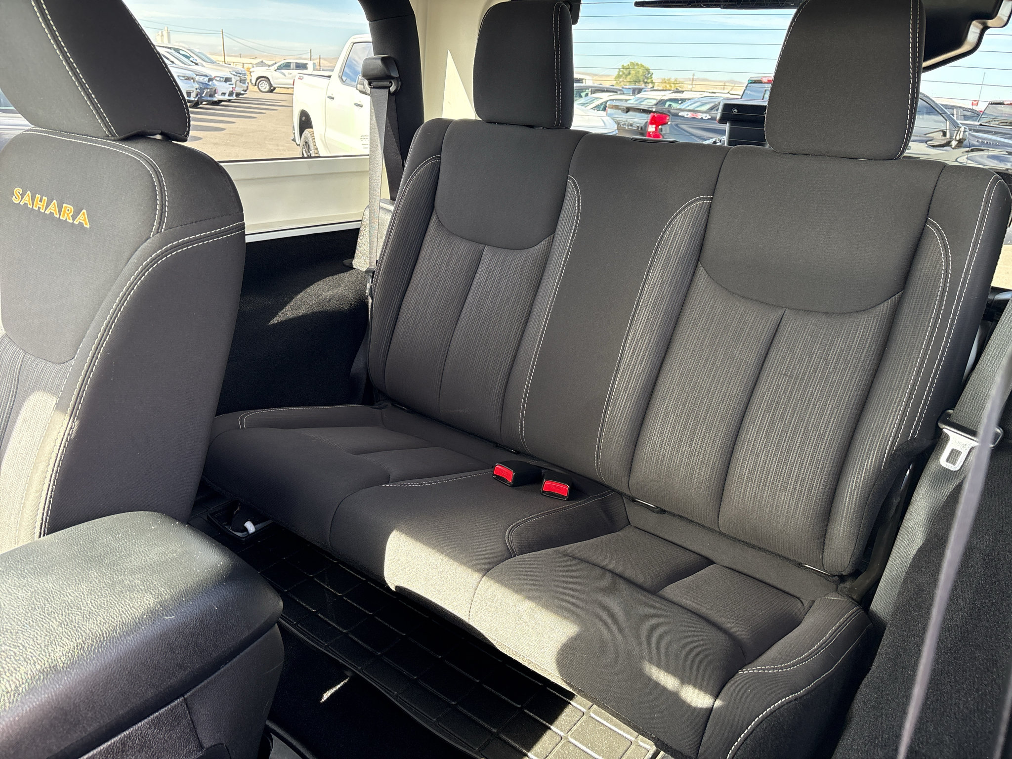 Used 2015 Jeep Wrangler Sahara w/ Connectivity Group AWD/4WD image 14