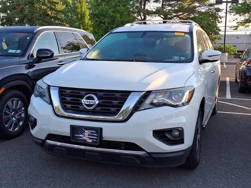 Used 2018 Nissan Pathfinder SV AWD/4WD image 2