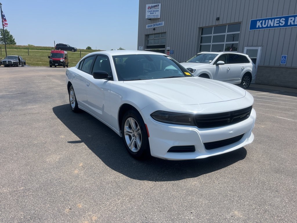 Used 2023 Dodge Charger SXT RWD image 3