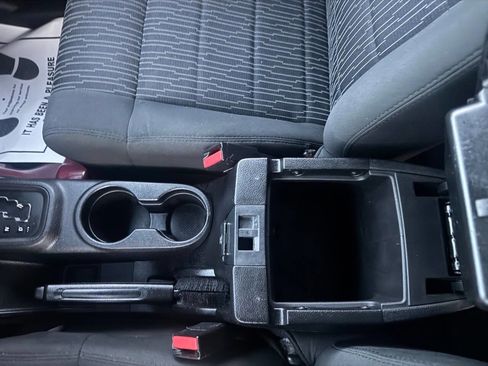 Used 2012 Jeep Wrangler Sahara image 28