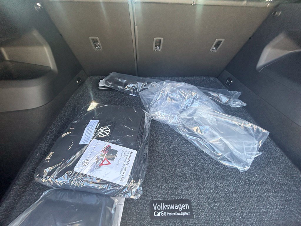 New 2026 Volkswagen Tiguan SE R-Line FWD image 44