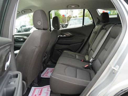Used 2024 GMC Terrain SLE w/ Driver Convenience Package FWD image 8