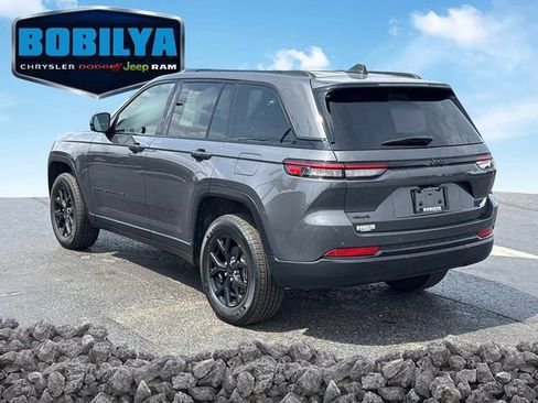 Used 2024 Jeep Grand Cherokee Altitude AWD/4WD image 4