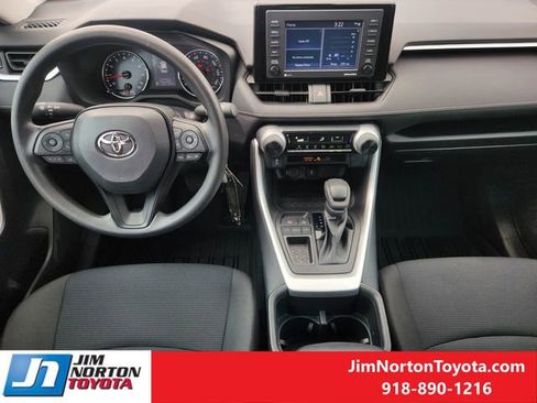 Used 2022 Toyota RAV4 LE FWD image 25