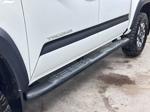 Used 2019 Toyota Tacoma TRD Off-Road image 18