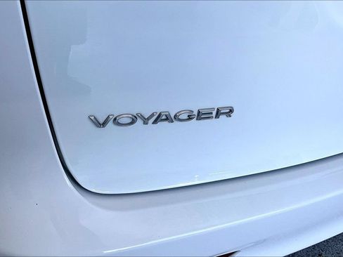 Used 2023 Chrysler Voyager LX FWD image 40