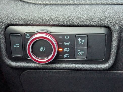 Used 2022 Ford Explorer XLT w/ Equipment Group 202A image 28