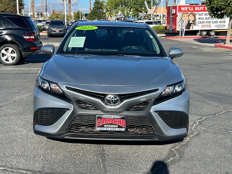 Used 2023 Toyota Camry SE FWD image 3