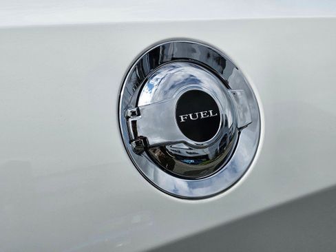 Used 2014 Dodge Challenger R/T image 21