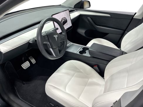 Certified 2023 Tesla Model Y Performance AWD/4WD image 9