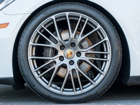 Certified 2023 Porsche Panamera 4 Platinum Edition AWD/4WD image 12