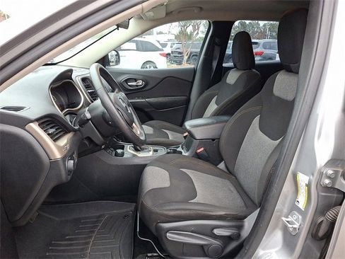 Used 2016 Jeep Cherokee Sport image 10