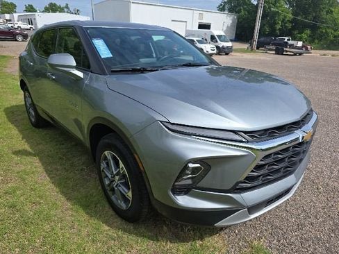 Used 2025 Chevrolet Blazer LT FWD image 8