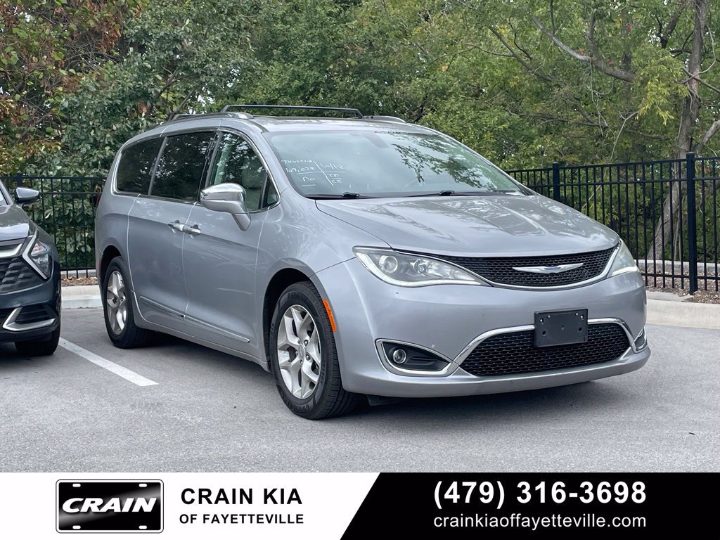 Used 2020 Chrysler Pacifica Limited FWD image 1