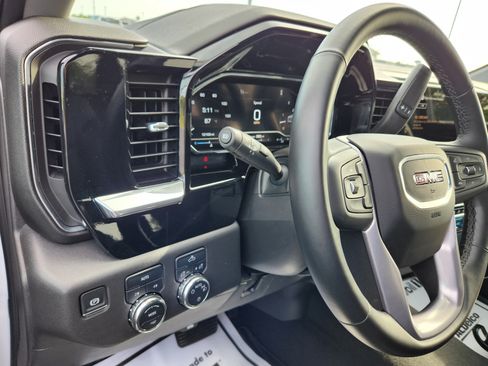 Used 2025 GMC Sierra 1500 SLE w/ Preferred Package AWD/4WD image 24