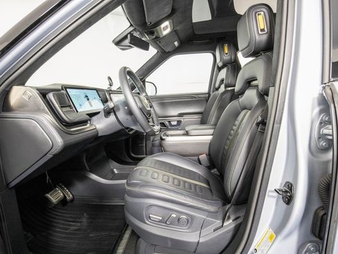 Used 2023 Rivian R1T Adventure image 9