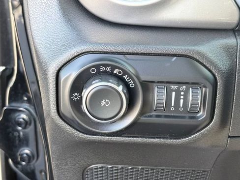 Used 2019 Jeep Wrangler Unlimited Sahara AWD/4WD image 23