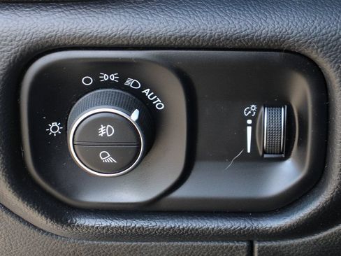 Used 2022 RAM 1500 Big Horn AWD/4WD image 18