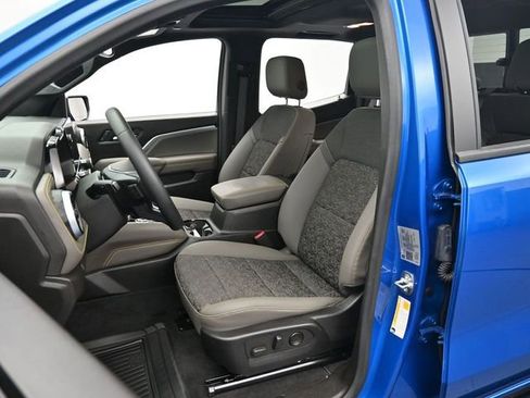 Used 2024 Chevrolet Colorado ZR2 w/ Technology Package AWD/4WD image 13