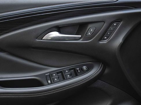 Used 2017 Buick Envision Essence AWD/4WD image 25