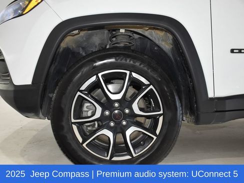 Used 2025 Jeep Compass Trailhawk AWD/4WD image 6