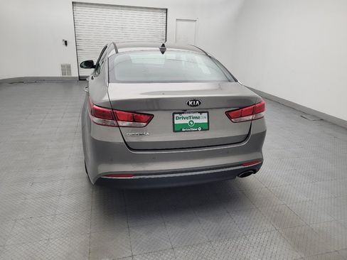 Used 2018 Kia Optima LX w/ 17" Alloy Wheels Package FWD image 6