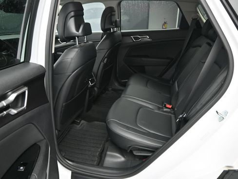 Used 2024 Kia Sportage EX FWD image 11