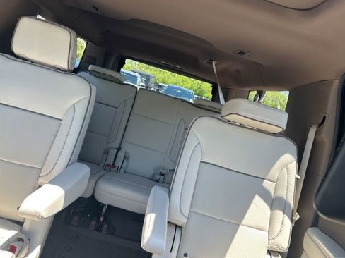 Used 2025 GMC Yukon XL Denali w/ Denali Reserve Package AWD/4WD image 15