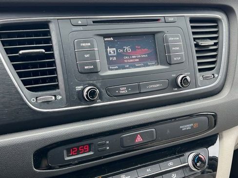 Used 2016 Kia Sedona LX w/ LX Convenience Package image 16